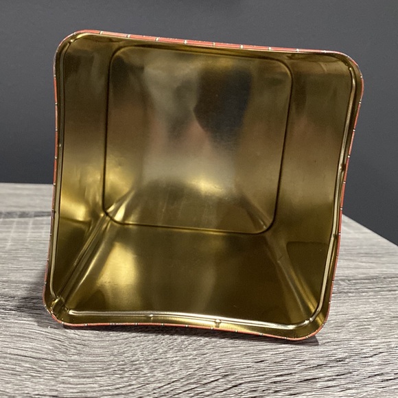 Neilson Crispy Crunch Candy Shop - Empty Collector’s Tin - Picture 12 of 13